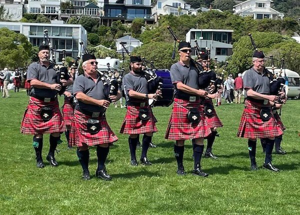 Pipe band kilt